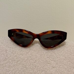 Le Specs ‘Synthcat’ Tortoiseshell Cat Eye Sunglasses w/ Case and Cleaning Cloth
